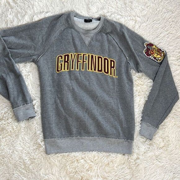 Wizarding World Harry Potter Gryffindor Sweatshirt Size Medium - Picture 1 of 5